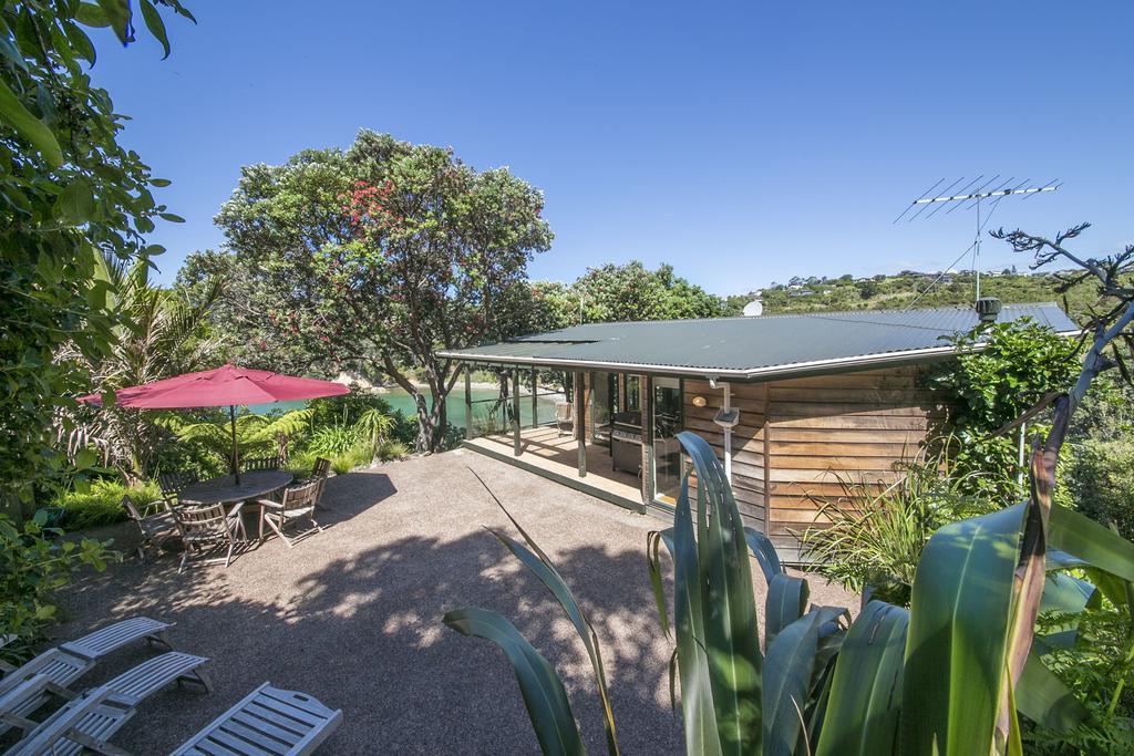 Beachfront Enclosure Bay - Waiheke Unlimited Oneroa Екстериор снимка